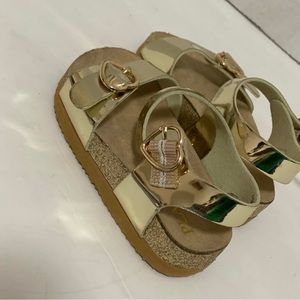 NWT size 6 Children’s place gold with heart buckle sandals